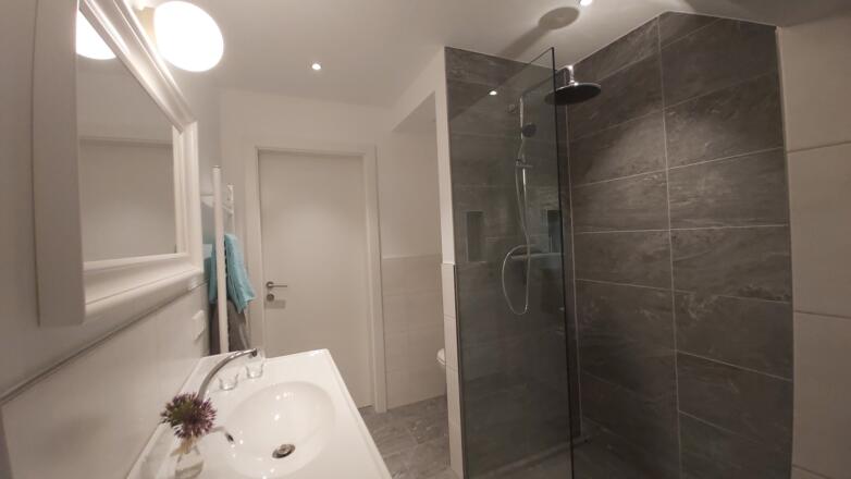 Dusche/WC im Sonnenapartment