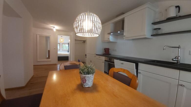 Küchenzeile mit Ecktisch mit Preberblick