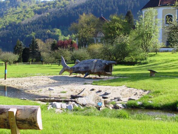 Donaul\u00e4nder-Kinderkreis und Hausen