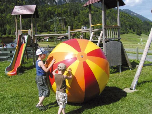 Spielplatz Riesenball Haflingerhof Kramsach