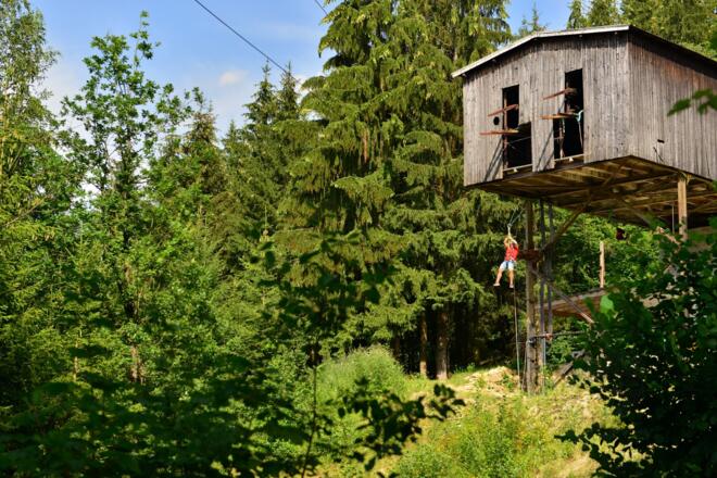 Zipline von der Halde - Historisches Gebäude integriert in den Parcours