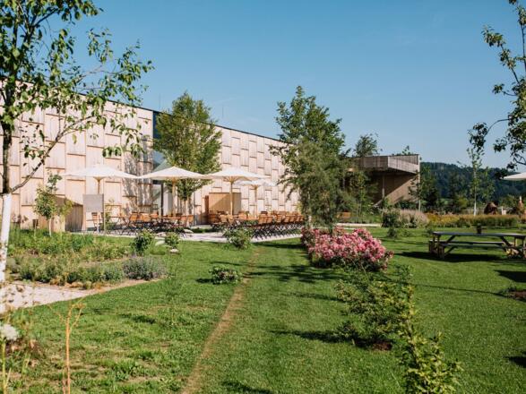 GRÜNE ERDE-WELT Bio - Bistro Blick vom Gastgarten