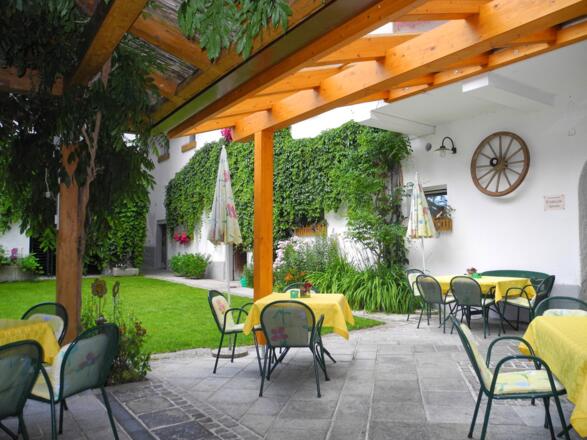 Gastgarten im Innenhof