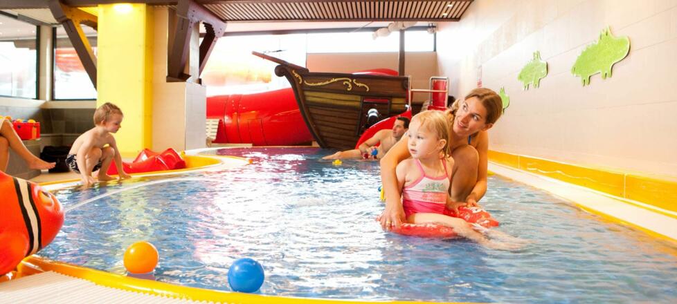 33 m2 Kleinkinderbecken mit Piratenspielschiff