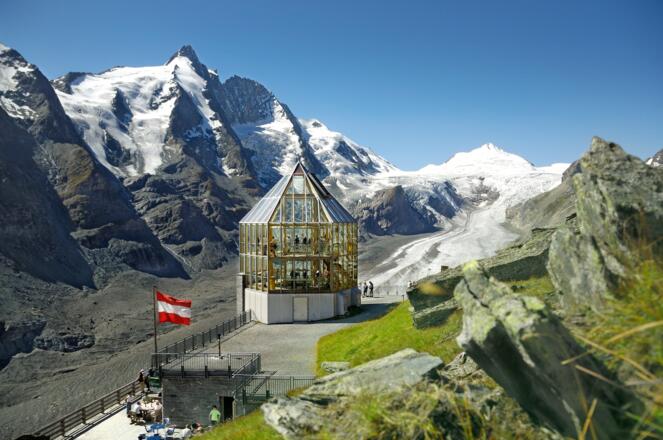 Wilhelm-Swarovski-Beobachtungswarte - im Hintergrund der majestätische Großglockner