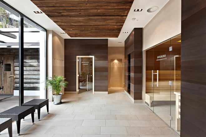 Moderner Saunabereich mit Infrarotkabine und Bio-Sauna