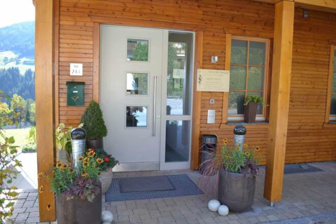 Arztpraxis aussen Tür