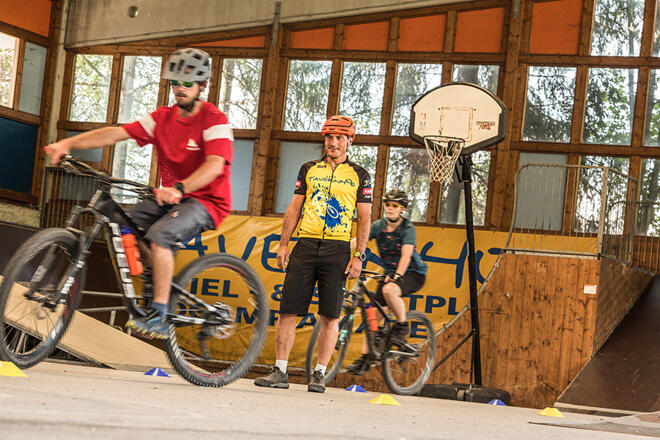 Funsporthalle zum Biketechniktraining im Tauernhof