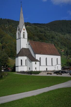Silbertal, Katholische Pfarrkirche Heilige Josef und Nikolaus mit Friedhof 7
