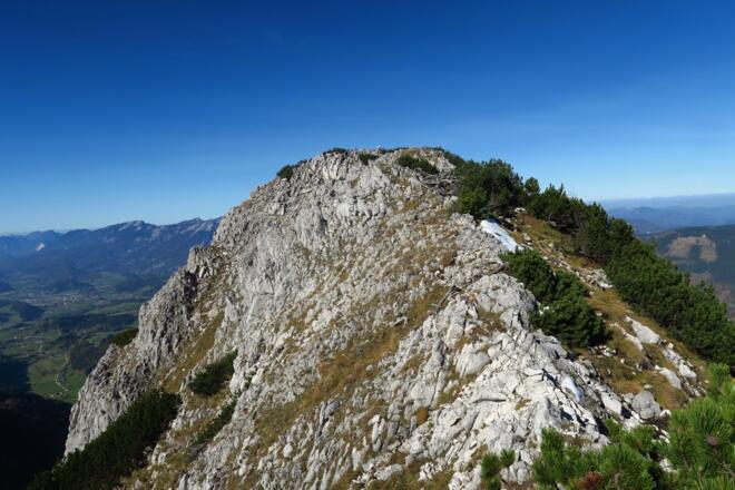Der Gipfel der Laglmauer mit einem großen Steinmann versehen, ich war nicht der erste