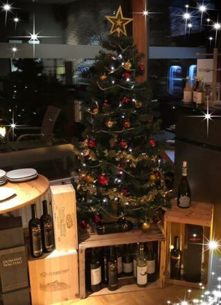 Weihnachtsdeko im Dorfcafé