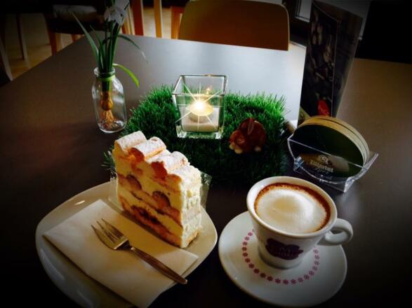 Kardinalschnitte &amp; Cappuccino