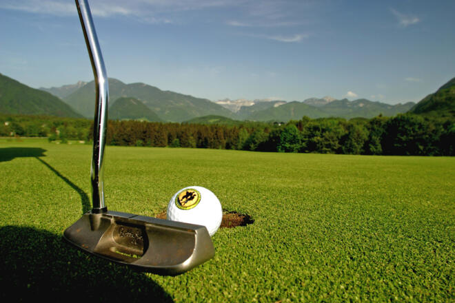 schläger mit Ball.JPG