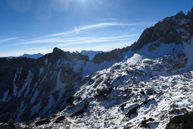 Die steirischen Gipfel im Gesäuse tauchen auf