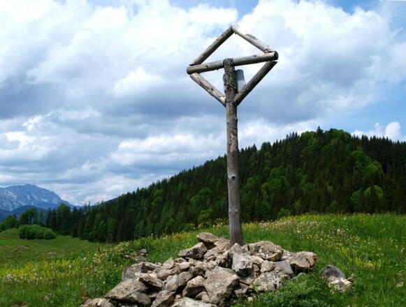 Wegkreuz 1050m vor dem Hochkogel
