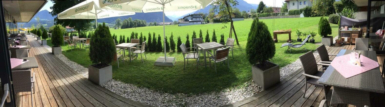 Garten &amp; Terrasse im Sommer