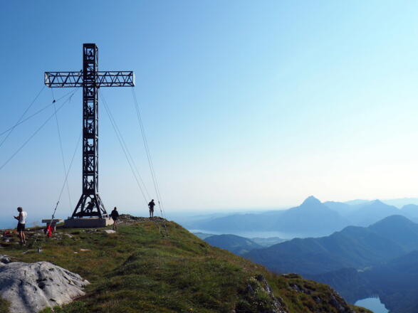 Riesiges Brunnkogelkreuz 1708m mit Traunstein