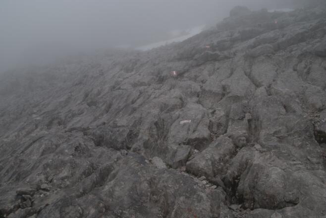 Abstieg über Karrenfelder in Richtung Kirchenthal