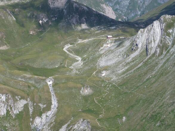 Blick zur Neuen Reichenberger Hütte