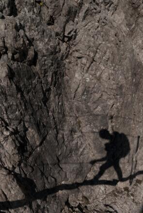 Schattenwurf auf der Hängebrücke
