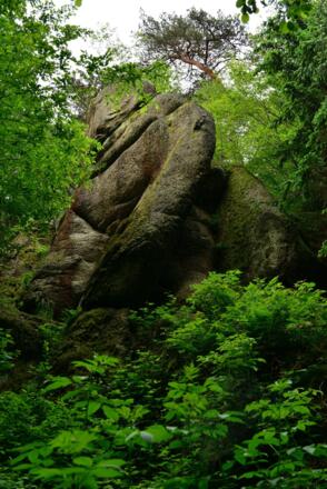 gigantischer Findling