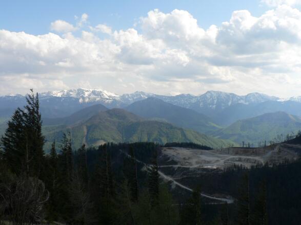 Blick zum Sengsengebirge - einziger Wehmutstropfen: das Wundmal durch den Bergbau am Gaisberg