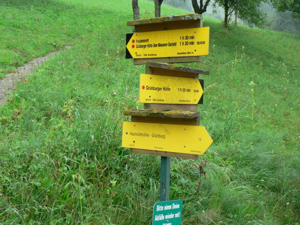 Wir folgen dem Wegweiser Richtung Grünburger Hütte übers Messerer Gscheid