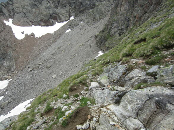 die Stange markiert die Abseilstelle