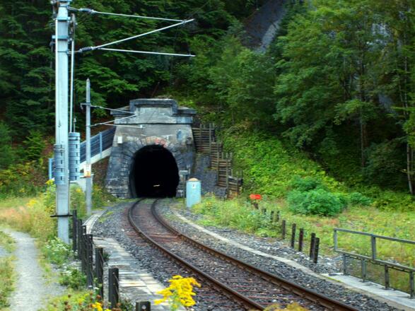 Tunnel um 885m, Tiefpunkt