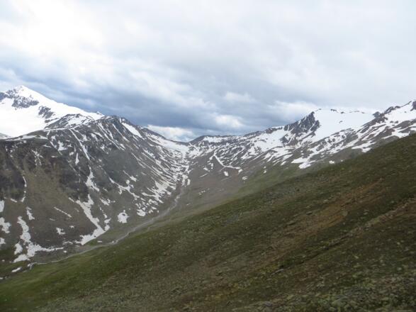 Blick zur Similaunhütte am Niederjoch 