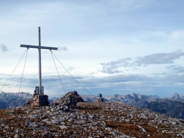 Raucheck 2431m mit Göll (rechts).
