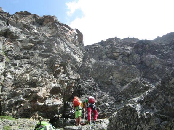 der Vorsteiger hat die Schlüsselstelle schon überwunden (5. SL)