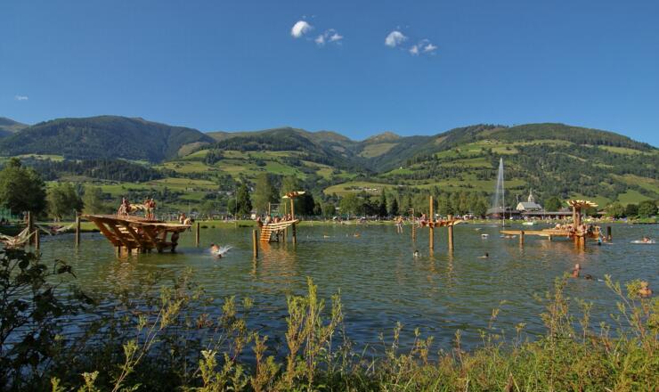 Natur-Badesee Niedernsill mit Blick auf die Kitzbüheler Alpen/Pinzgauer Grasberge