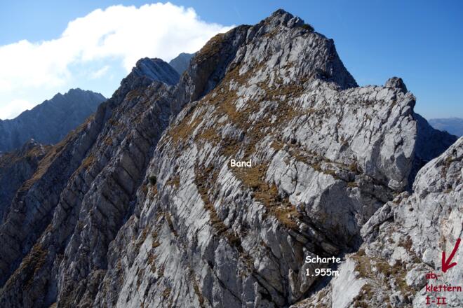 Schlüsselstelle ~1955m mit 1.Gratgipfel 1985m