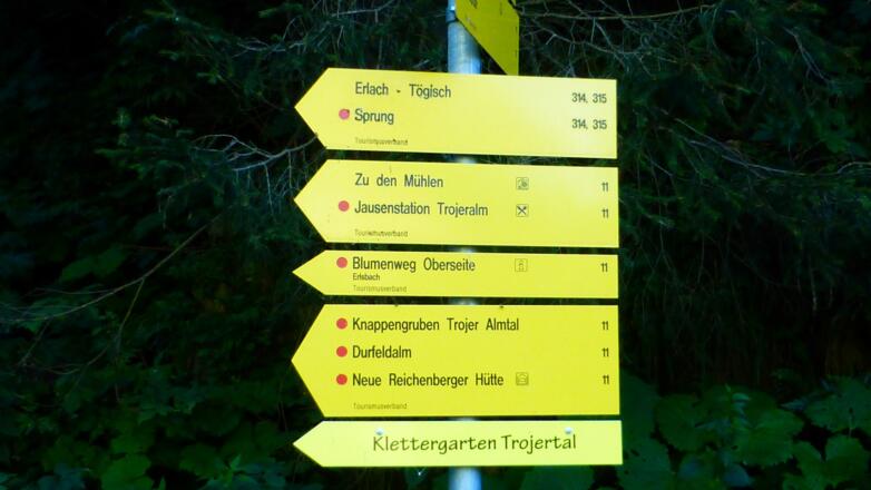Wegweiser am Beginn des Trojertales