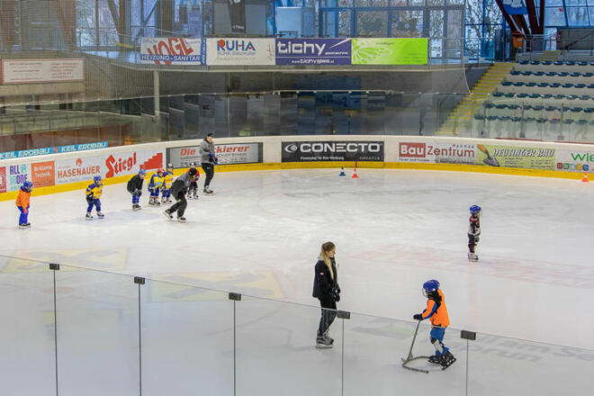 Auftanzen &amp; Abtanzen in der Eishalle Zell am See