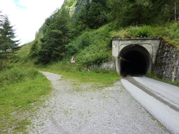 Straßentunnel im Stillupptal