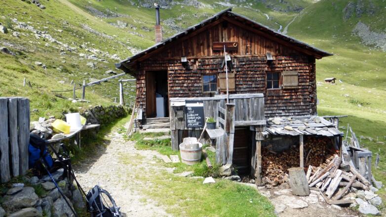 Die Reggnalm bietet - wenn offen - Erfrischungen an