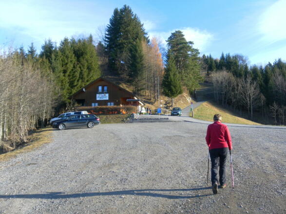 Kapieters am Parkplatz des Spotzplatzes von Fraxern