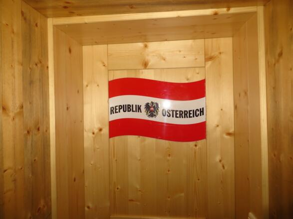 Geschlafen wird in Österreich, Durchgang ohne Grenzkontrolle