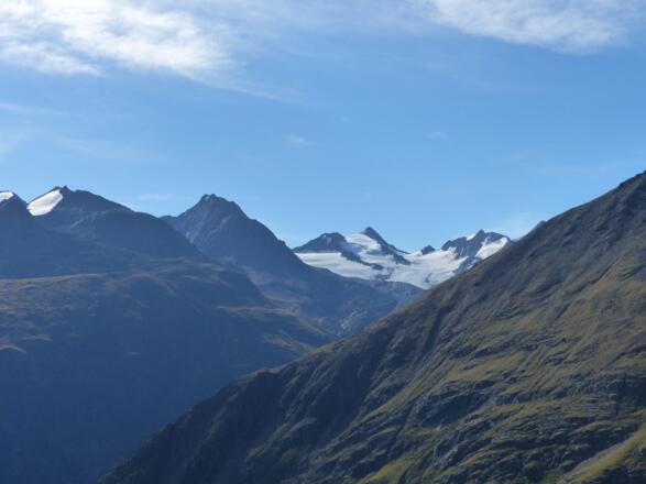 Herrliche Blicke auf die andere Talseite zum Schalfkogel.