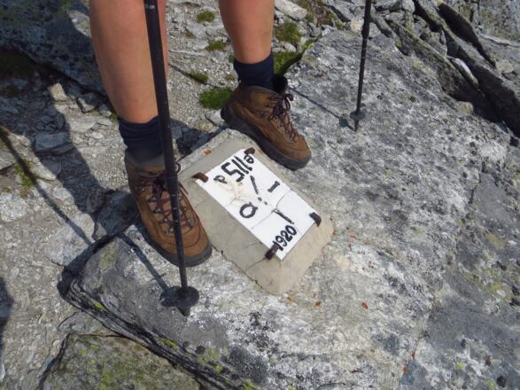 Bei dieser Tour immer wieder: Mit einem Fuß in Österreich, mit dem Anderen in Italien