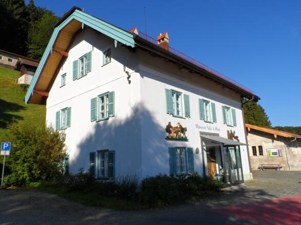 Vorderansicht des Museums Salz + Moor