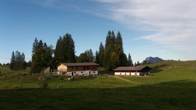 Wir nähern uns den Gebäuden von Sulzen Kaser.