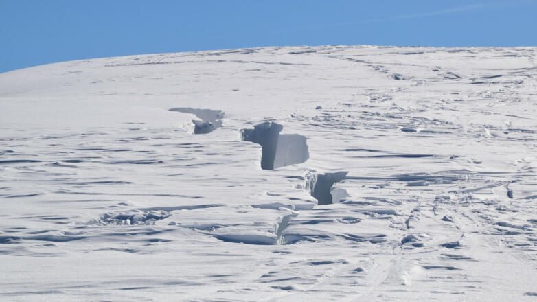 Abbruchspalten einer Schneewächte