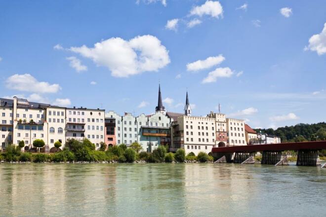 Die &quot;Rote Brücke&quot; und das Brucktor