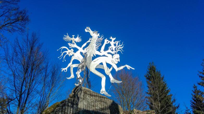Skulptur des Künstler Miguel Horn am Standplatz der alten Gobelwarte des Österreichischen Touristenklubs