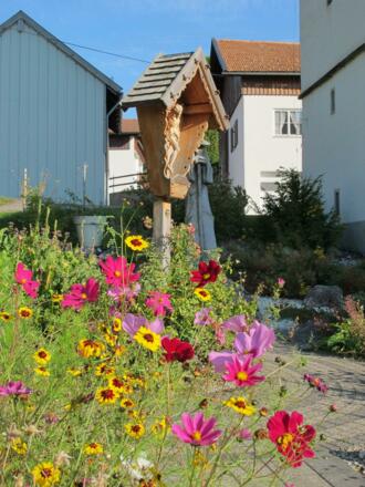 Kräutergarten an der Jungholzer Kirche