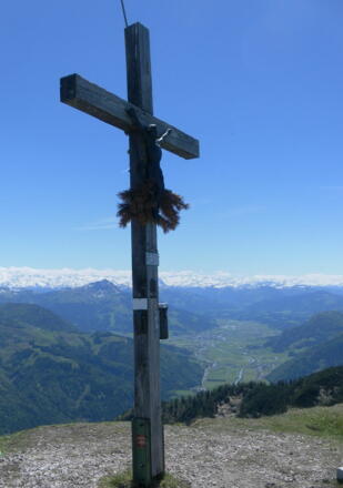 Kitzbüheler Alpen und Hohe Tauern hinter St. Johann