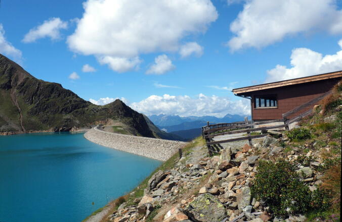 Hütte  ~2340m beim Speichersee